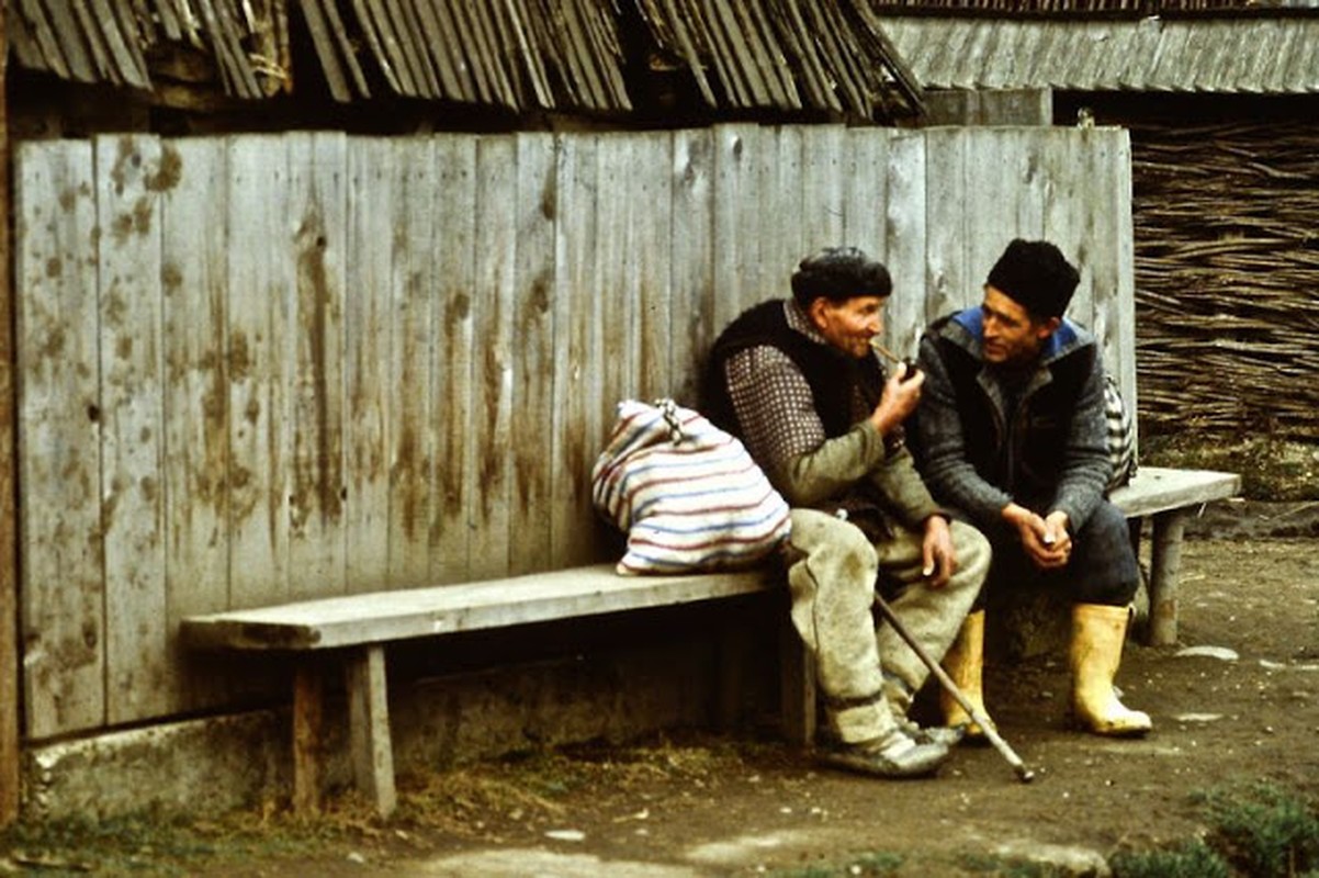 View - 	Khám phá cuộc sống bình dị ở Romania thập niên 1980