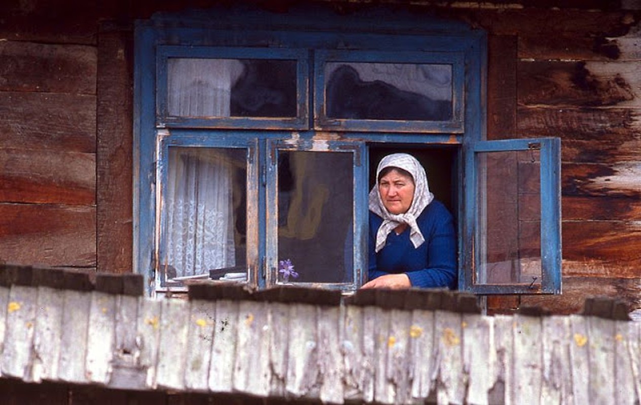 View - 	Khám phá cuộc sống bình dị ở Romania thập niên 1980