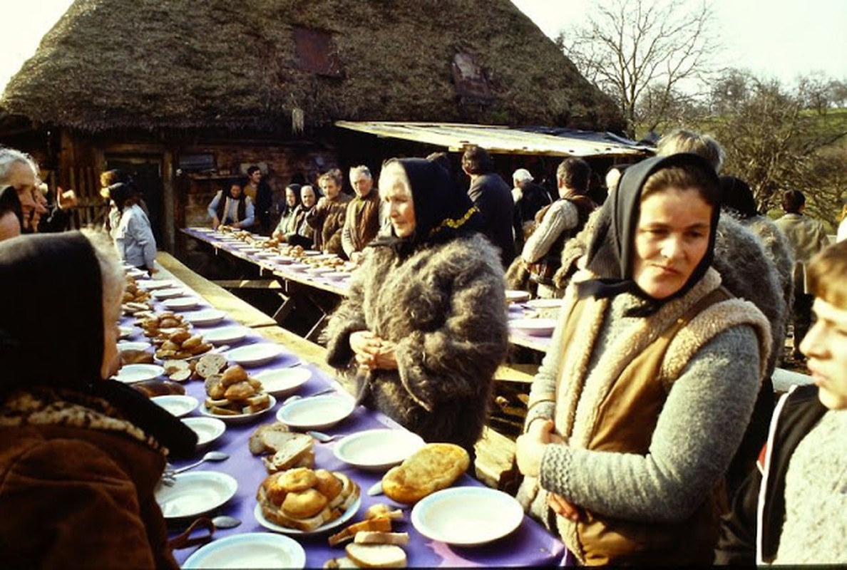 View - 	Khám phá cuộc sống bình dị ở Romania thập niên 1980