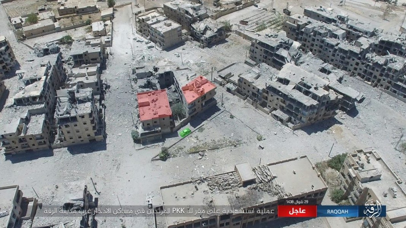 Kinh hoang phien quan IS danh bom lieu chet o Raqqa-Hinh-3
