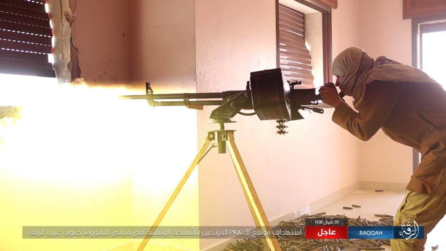 Kinh hoang phien quan IS danh bom lieu chet o Raqqa-Hinh-9