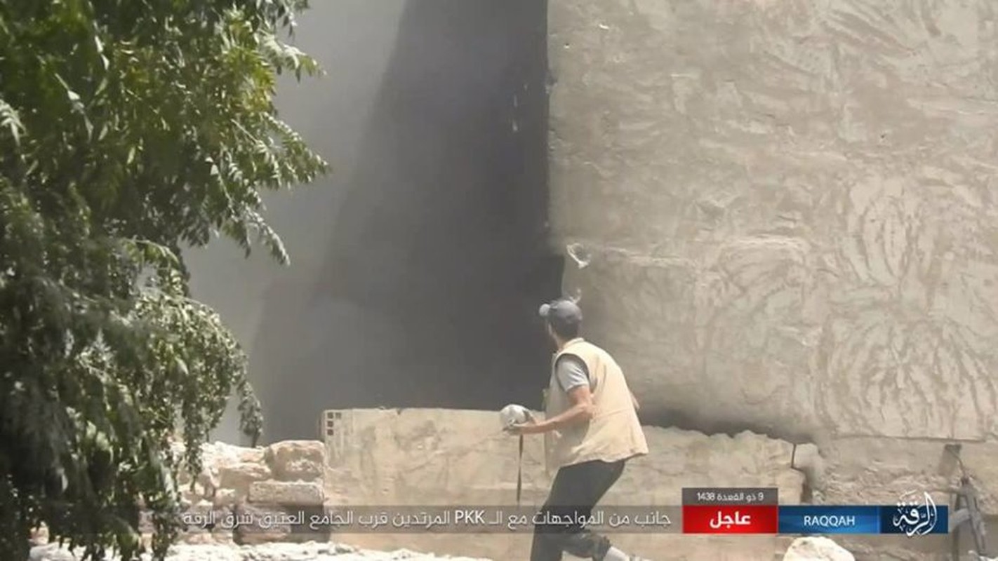 Kinh hoang IS bat tre em danh bom lieu chet o Raqqa-Hinh-10