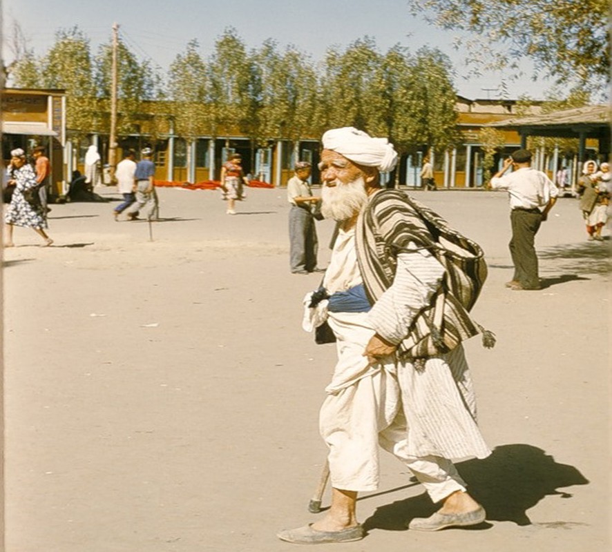 Binh di cuoc song thuong nhat o Uzbekistan nam 1956-Hinh-14