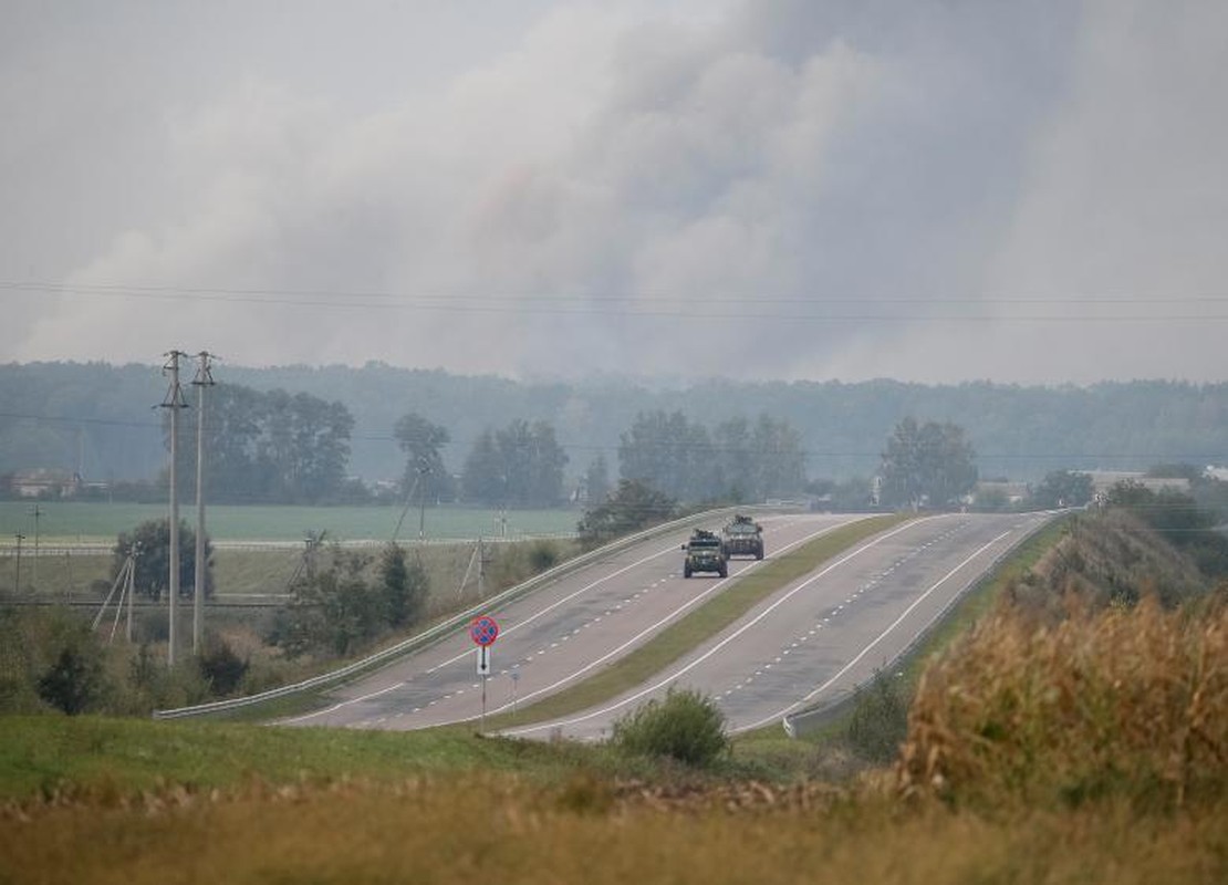 Hien truong vu no tan tanh kho vu khi o Ukraine-Hinh-10