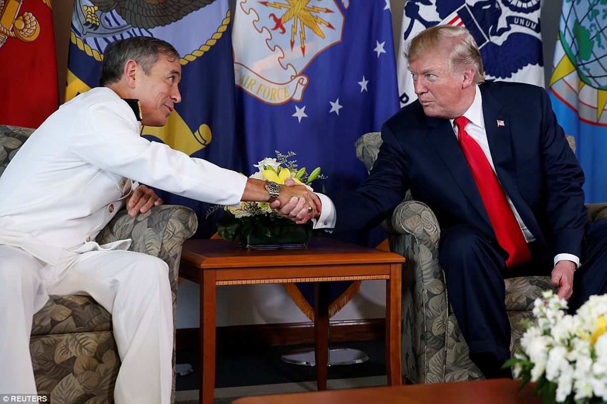 Anh: Vo chong Tong thong Trump tham Hawaii truoc khi den Chau A-Hinh-12