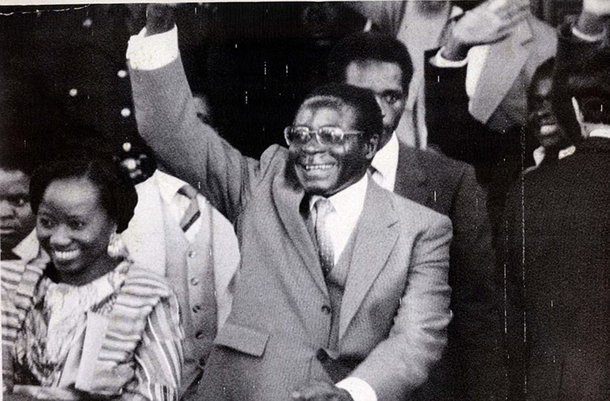 Nhung khoanh khac dang nho trong cuoc doi Tong thong Zimbabwe Robert Mugabe