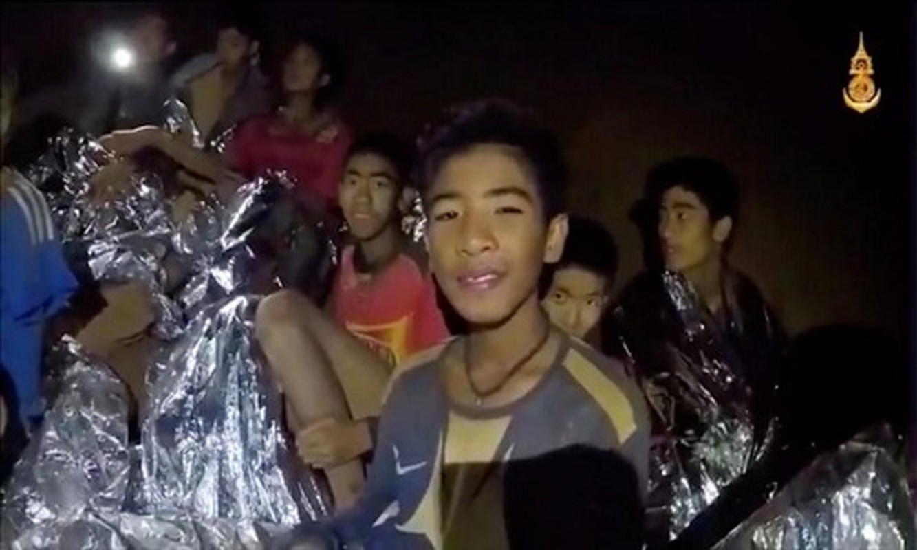Nu cuoi lac quan cua doi bong thieu nien Thai Lan 11 ngay trong hang