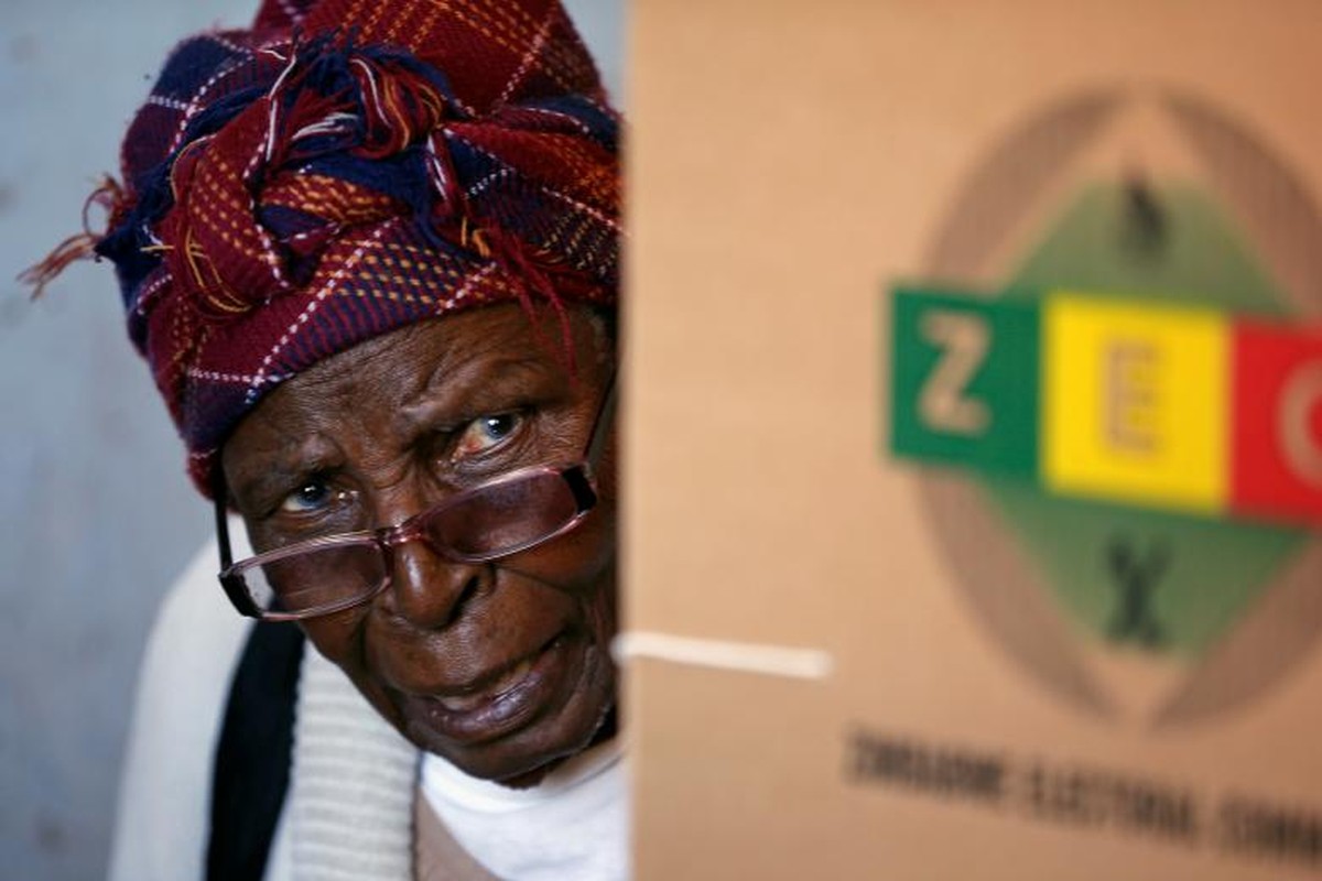 Toan canh cuoc bau cu lich su tai Zimbabwe thoi “hau Mugabe“-Hinh-2