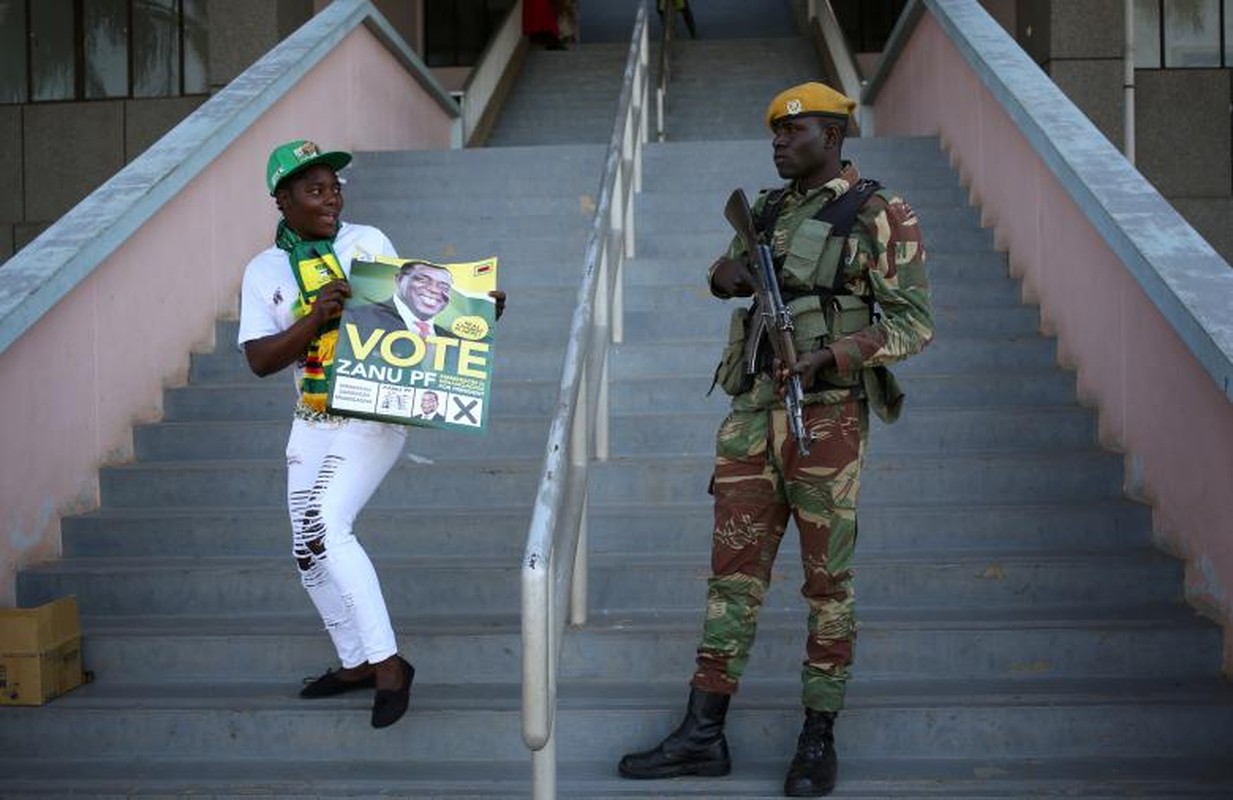 Toan canh cuoc bau cu lich su tai Zimbabwe thoi “hau Mugabe“-Hinh-9