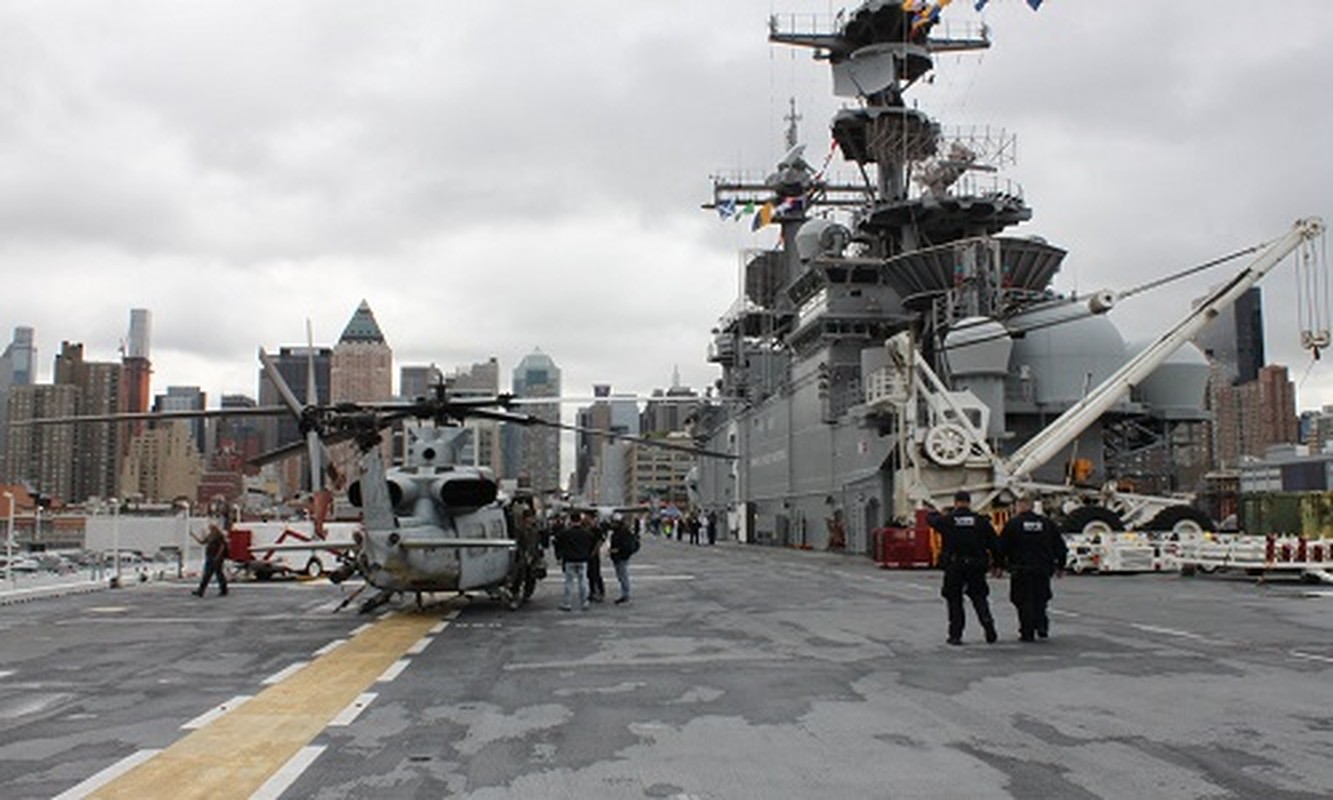 Soi dan vu khi “khung” tren tau tan cong do bo USS Kearsarge-Hinh-15