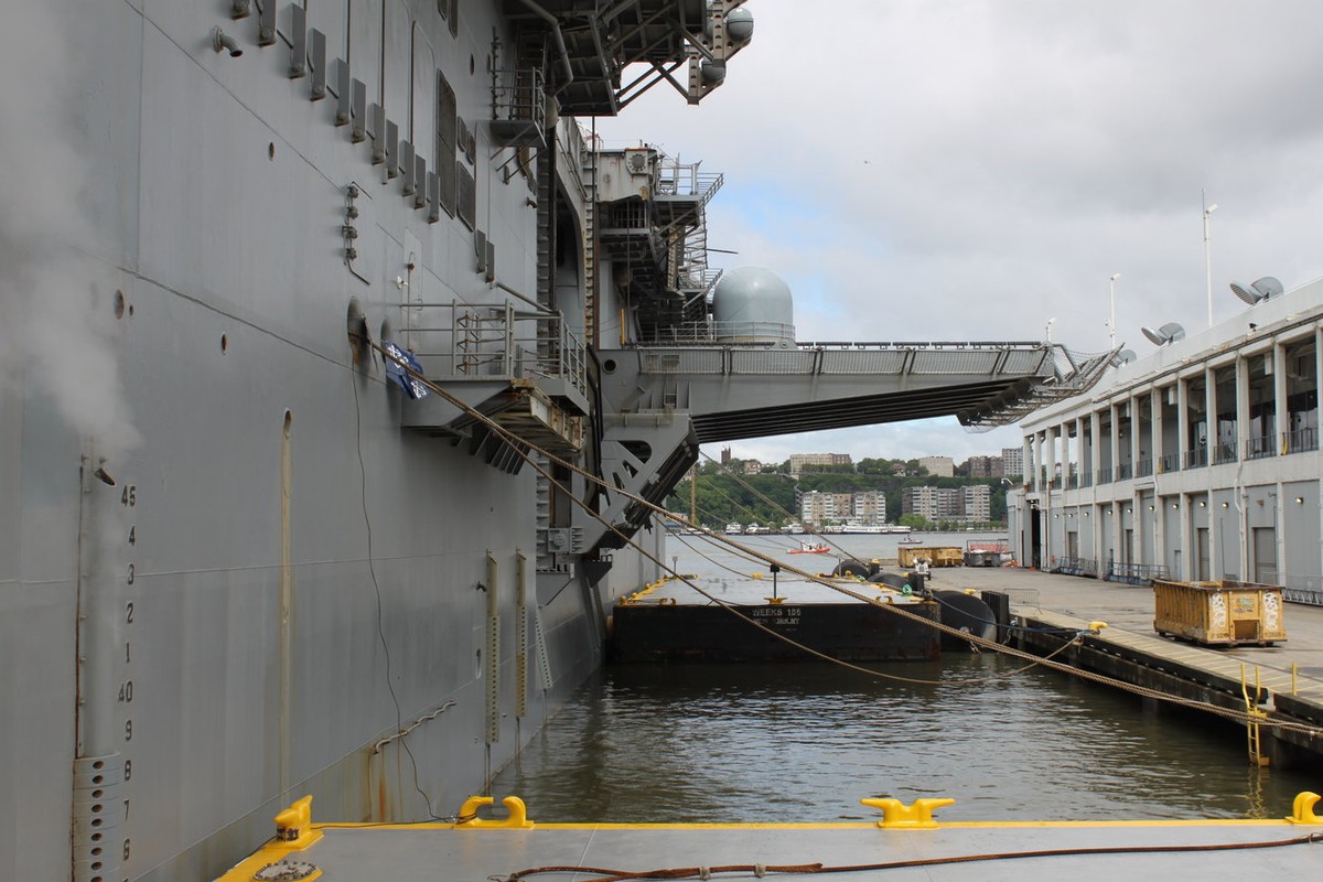 Soi dan vu khi “khung” tren tau tan cong do bo USS Kearsarge-Hinh-2