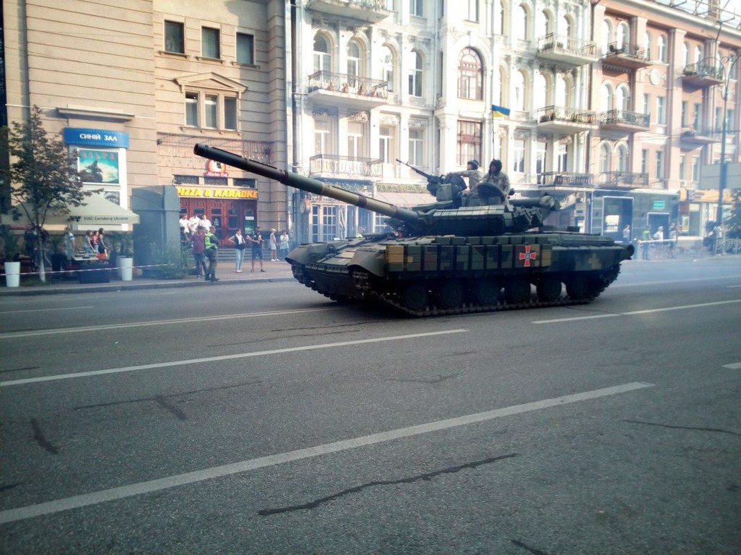 Ukraine tung bien the nang cap day suc manh cua T-64BV-Hinh-2