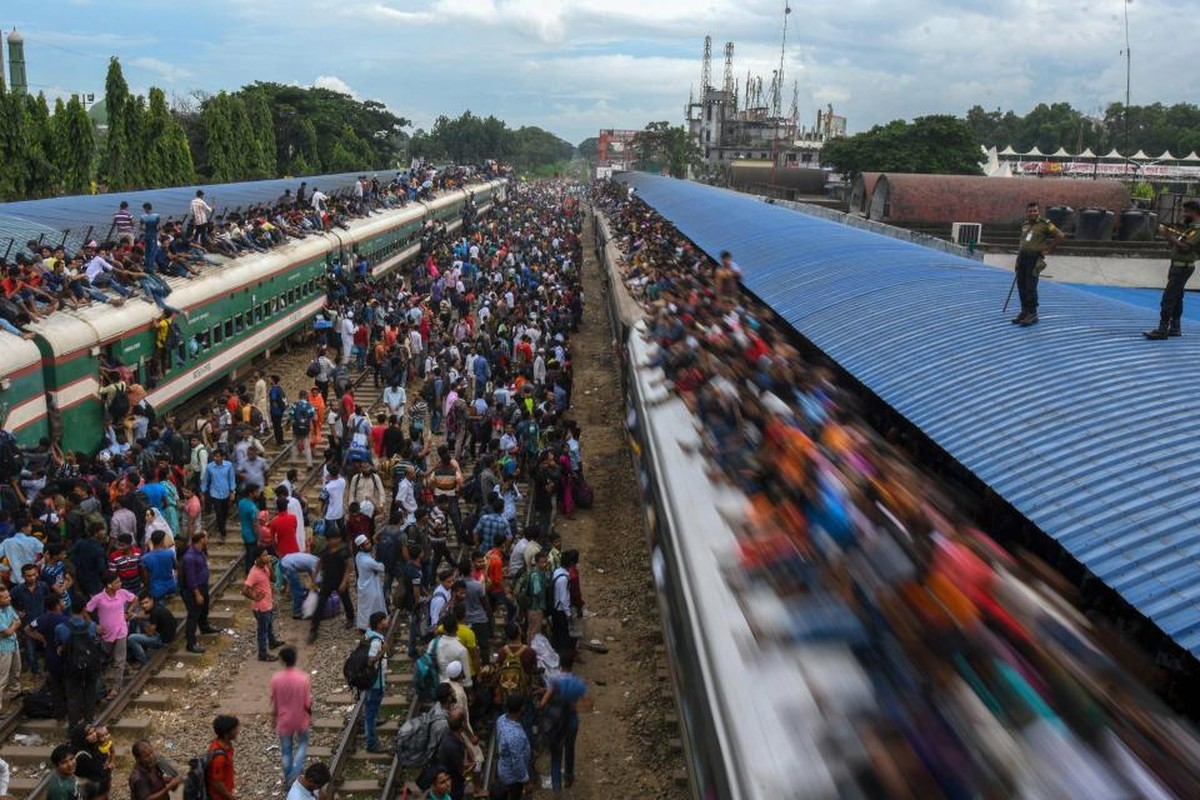 Nghet tho canh chen chuc tren nhung chuyen tau Bangladesh-Hinh-7