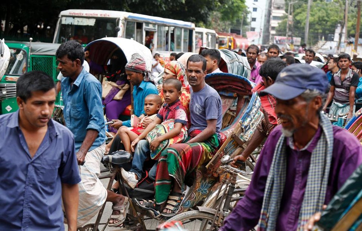 Nghet tho canh chen chuc tren nhung chuyen tau Bangladesh-Hinh-9