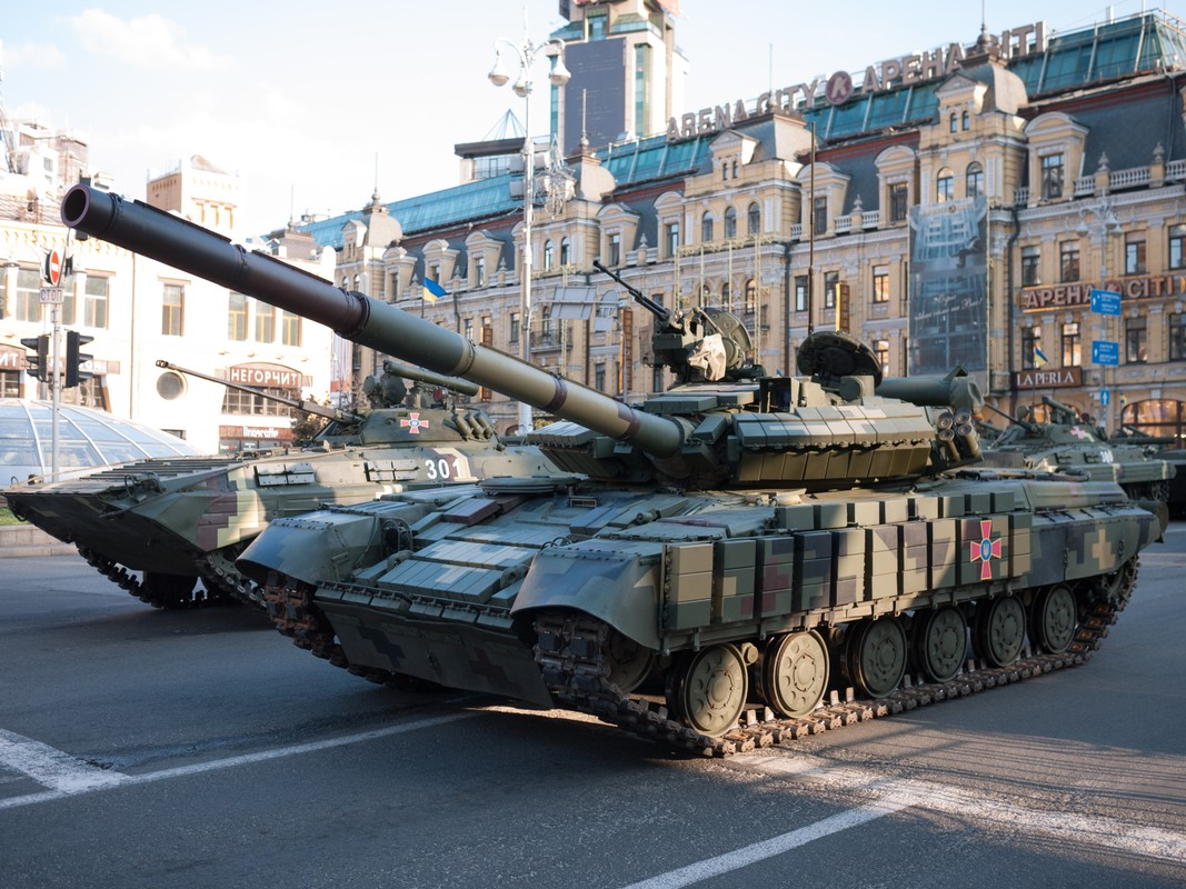 Ukraine tung bien the nang cap day suc manh cua T-64BV-Hinh-8