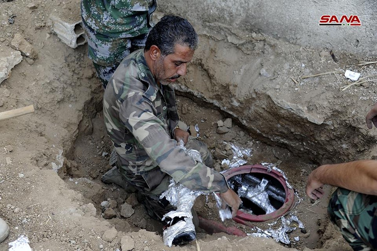 Quan doi Syria “khai quat” kho vu khi cua khung bo gan Damascus-Hinh-2