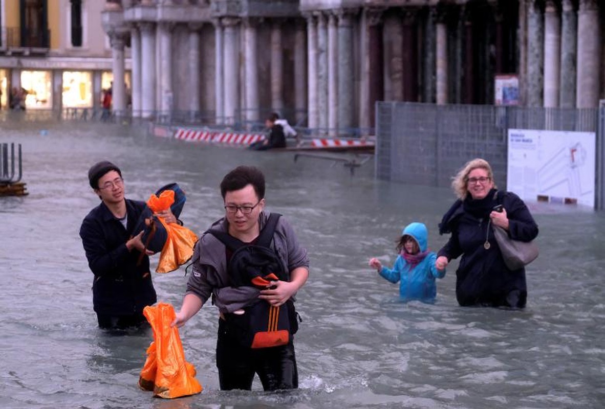 Canh ngap lut kinh hoang o thanh pho noi Venice-Hinh-4