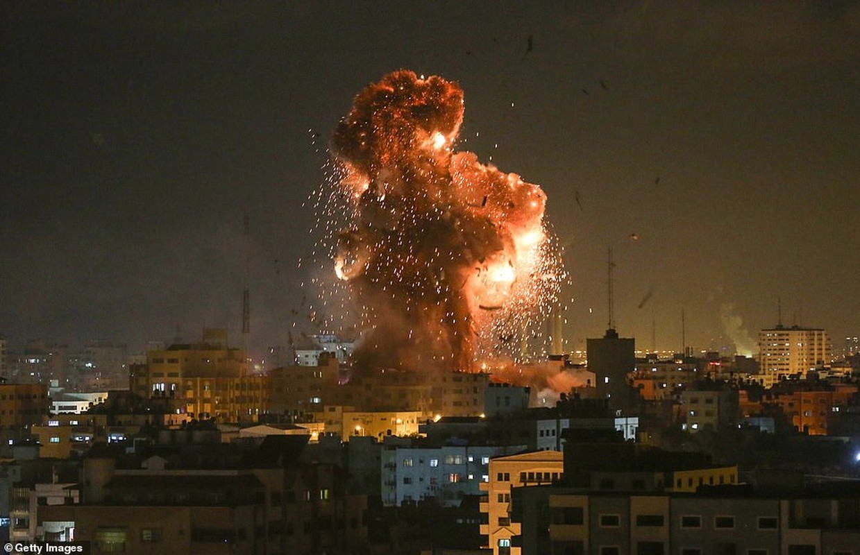 Hinh anh Dai Gaza ruc lua, Israel pha nat dai truyen hinh Hamas-Hinh-2