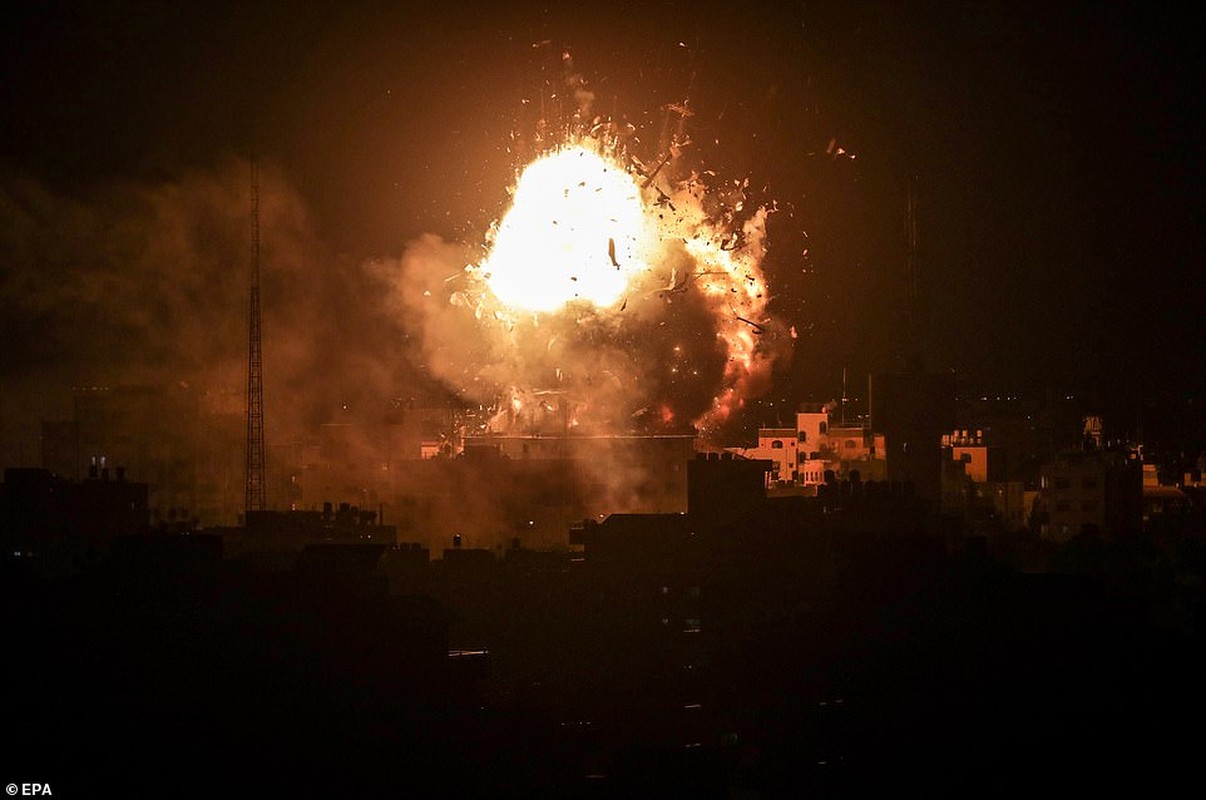 Hinh anh Dai Gaza ruc lua, Israel pha nat dai truyen hinh Hamas