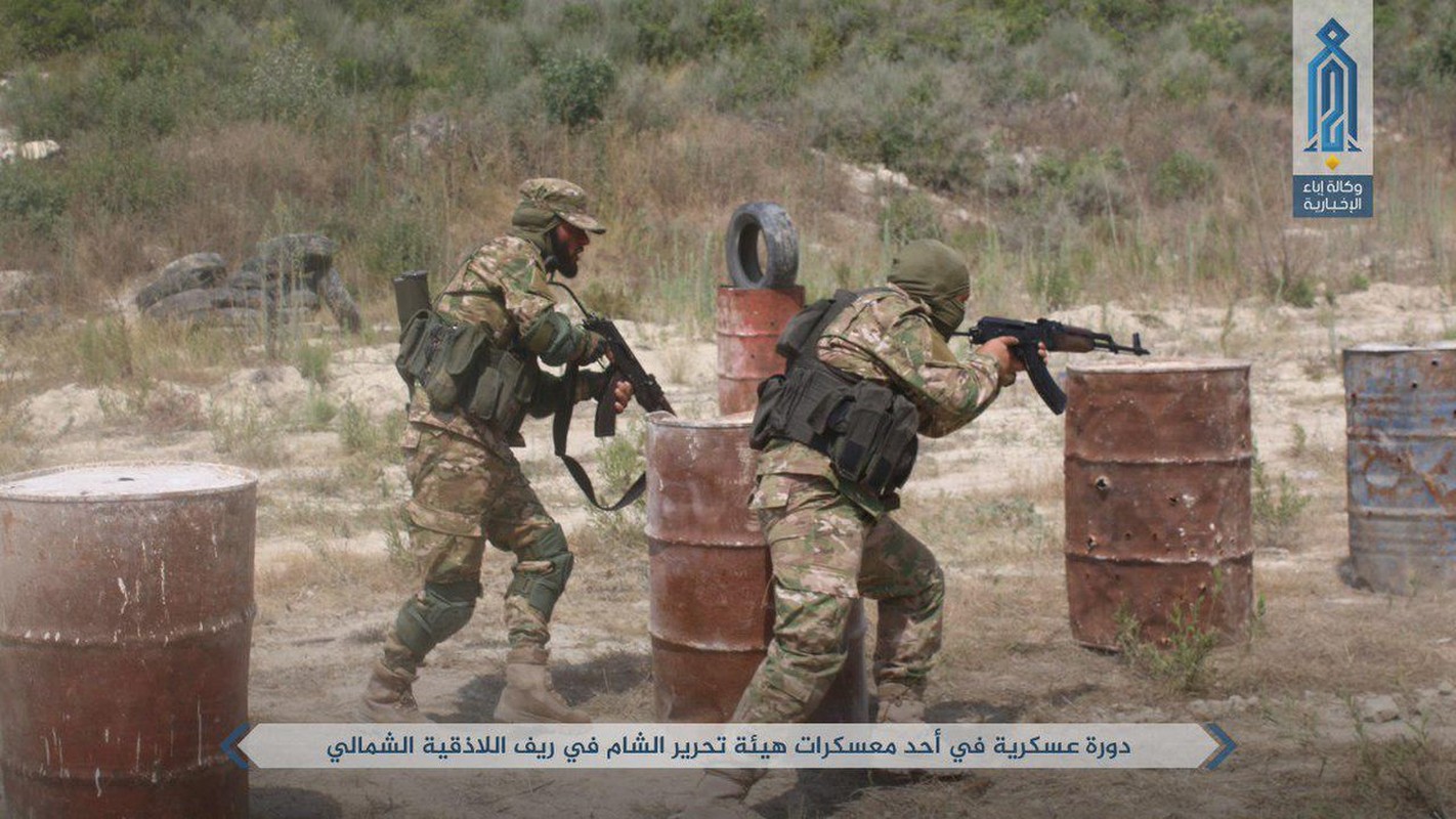 Tham bai, khung bo HTS phoi xac tren chien truong Latakia-Hinh-2