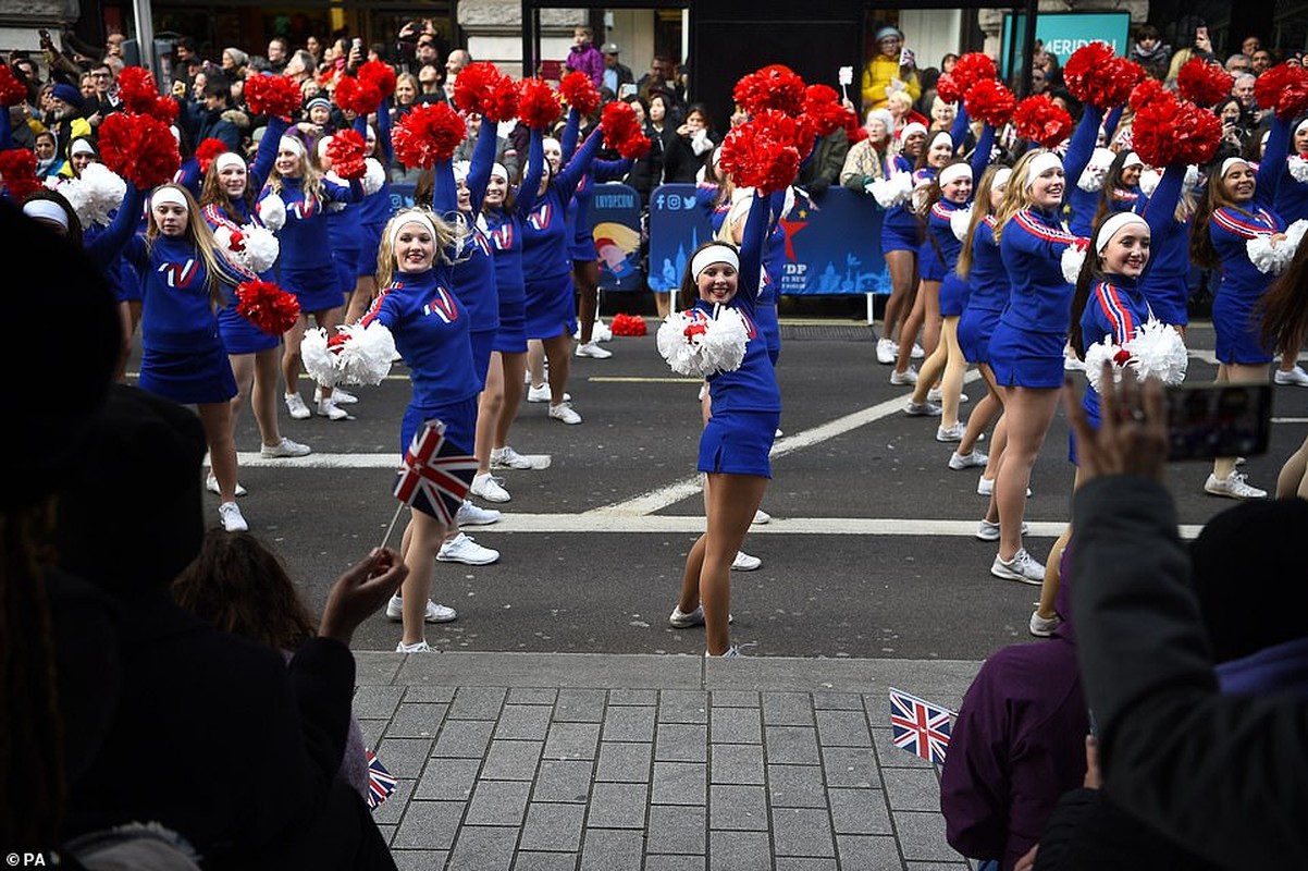 Hoanh trang le dieu hanh ngay dau Nam moi 2019 o London-Hinh-8