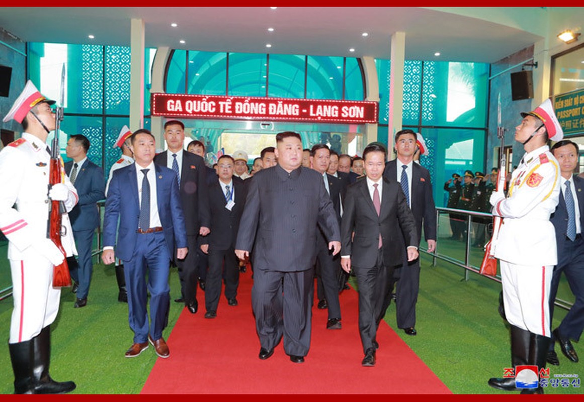 Ngay dau Chu tich Kim Jong-un den Viet Nam tren bao Trieu Tien-Hinh-4