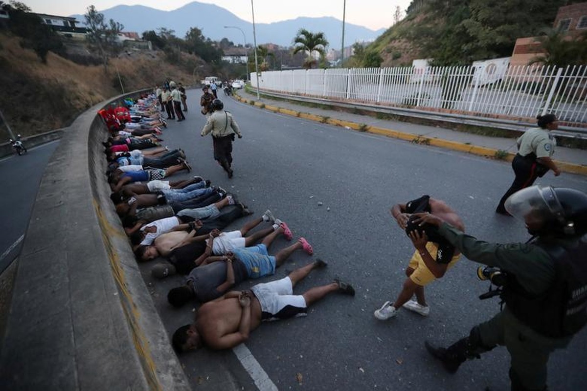 Dan Venezuela tuyet vong cuop pha cua hang giua cuoc khung hoang dien-Hinh-5