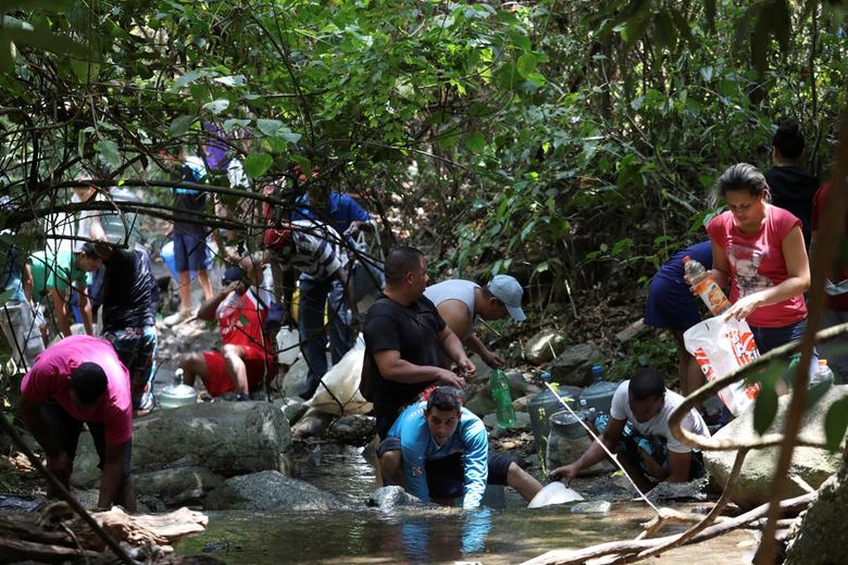 Mat dien, nguoi dan Venezuela lai khon kho vi khung hoang nuoc-Hinh-6