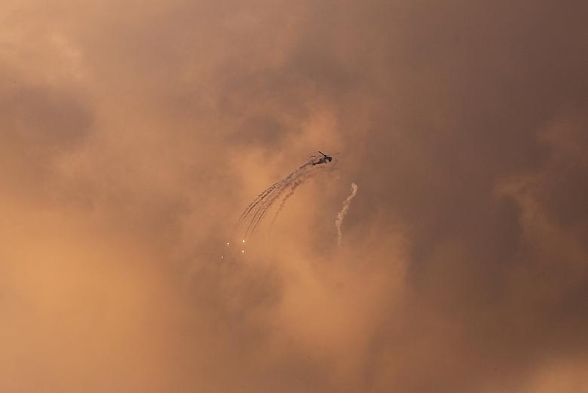 Israel oanh kich Hamas, Dai Gaza chim trong khoi lua-Hinh-3