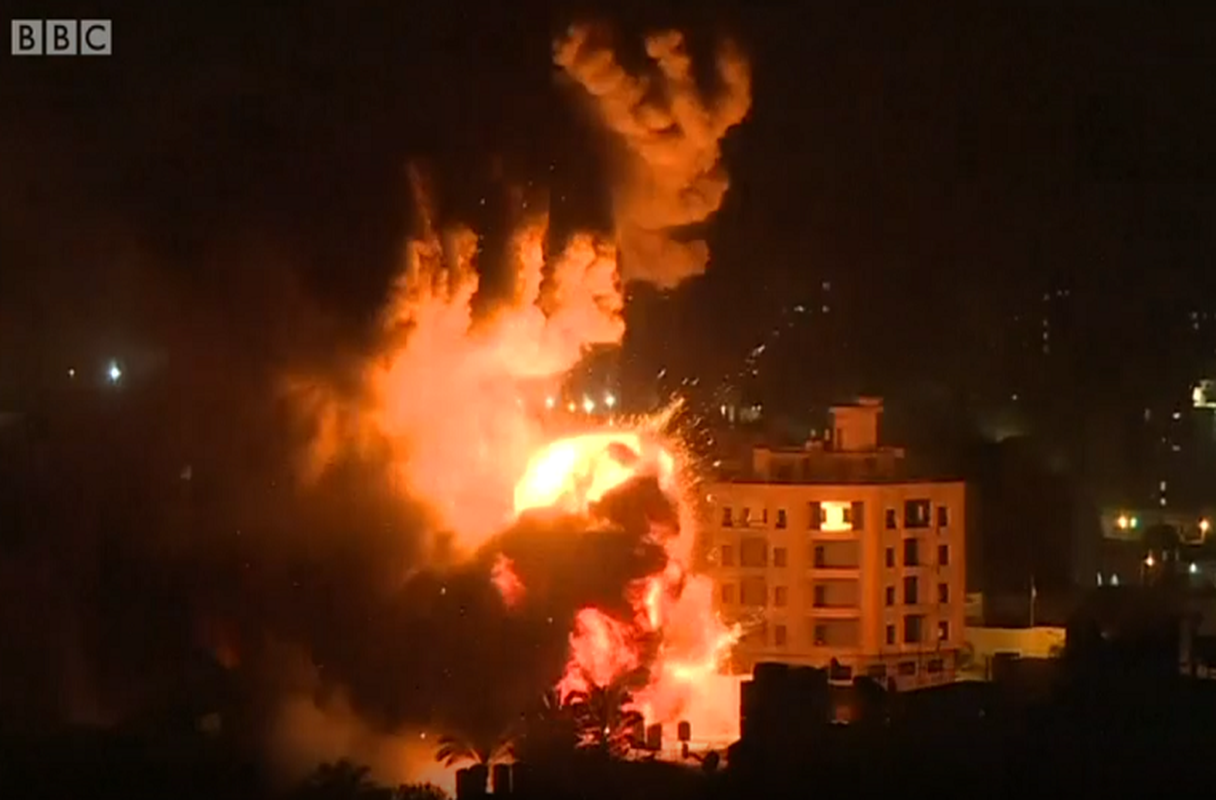 Israel oanh kich Hamas, Dai Gaza chim trong khoi lua-Hinh-6