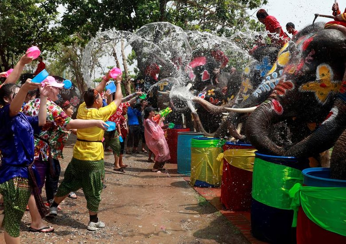 Tung bung le hoi te nuoc mung Nam moi o Thai Lan-Hinh-8