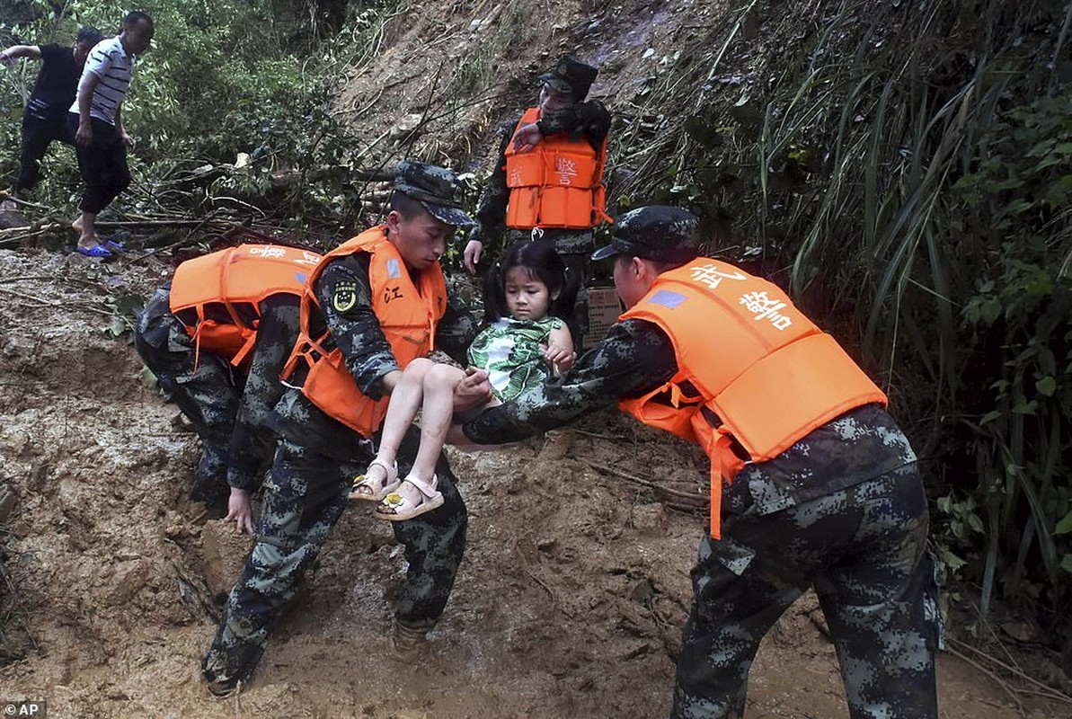 Hai hung canh lu lut hoanh hanh Trung Quoc, hang chuc nguoi chet