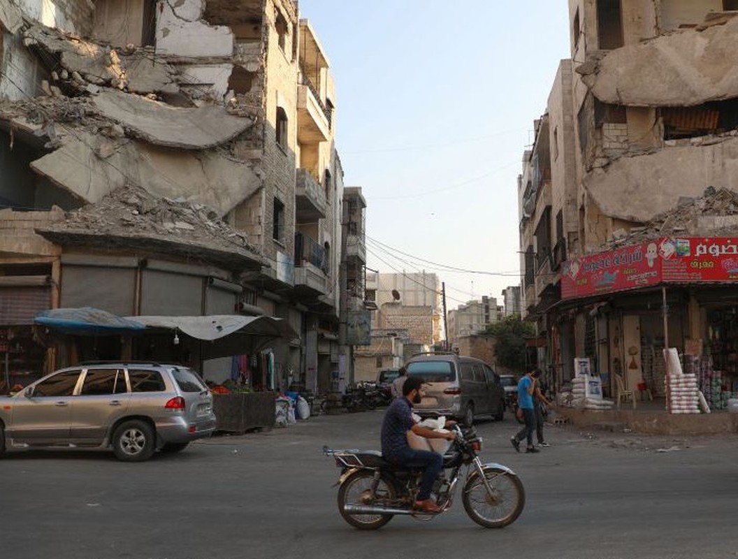 Xuc dong canh tre em Syria vuot bom dan den truong-Hinh-3