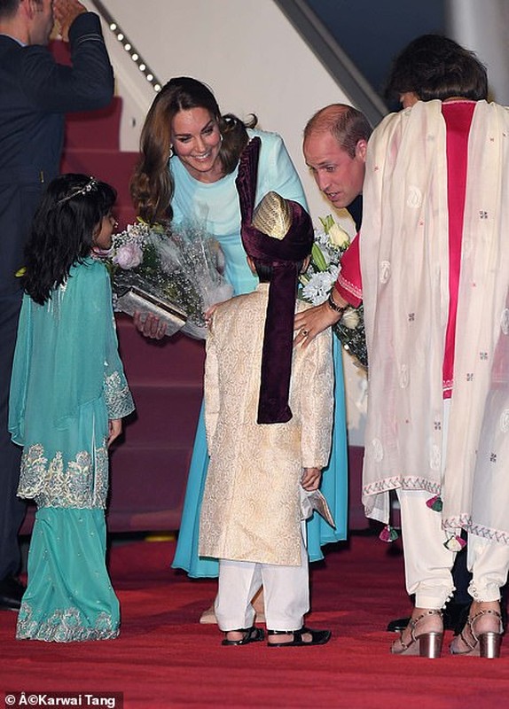 Ve dep rang ro cua Cong nuong Kate Middleton khi tham Pakistan-Hinh-2