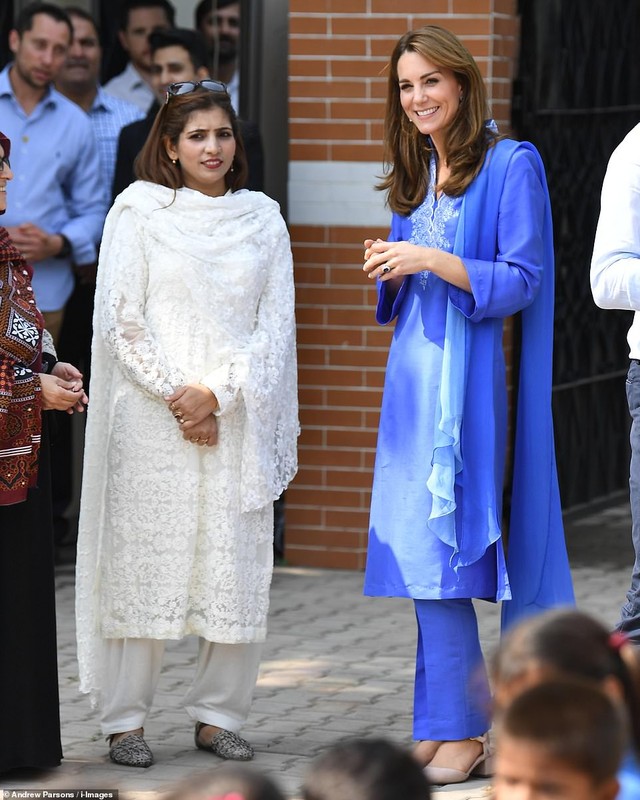 Ve dep rang ro cua Cong nuong Kate Middleton khi tham Pakistan-Hinh-9