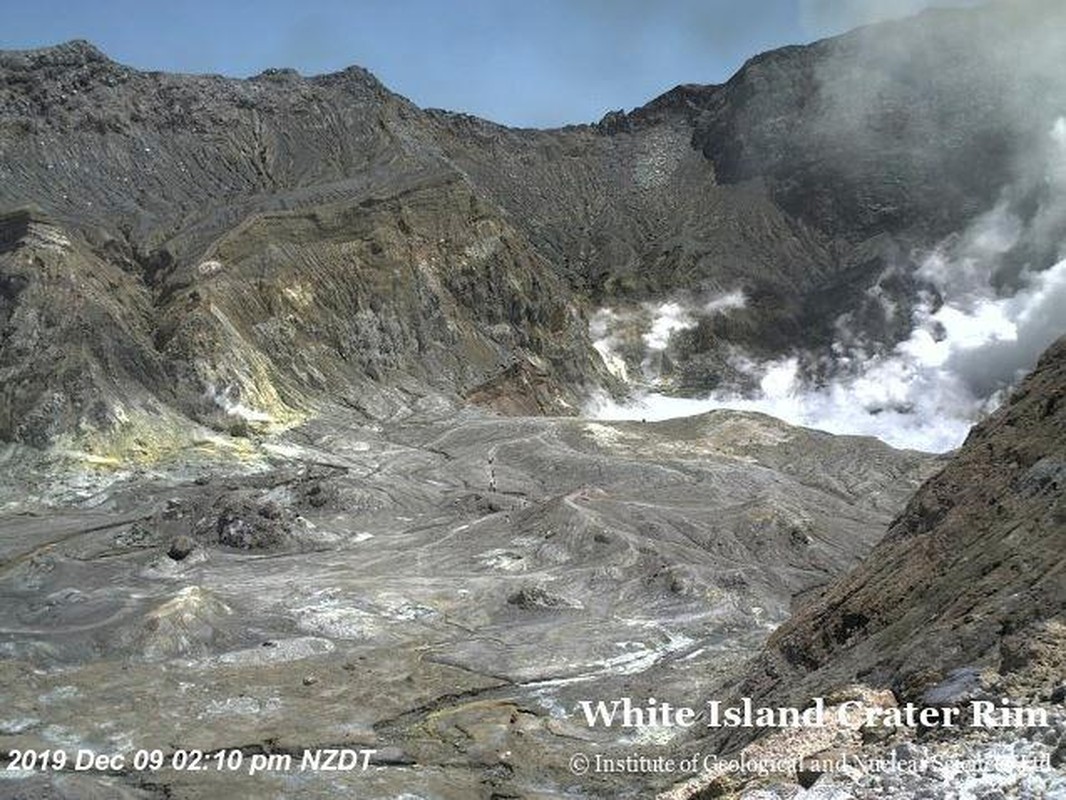 Hai hung canh nui lua dot ngot phun trao o New Zealand, hang chuc nguoi thuong vong-Hinh-8