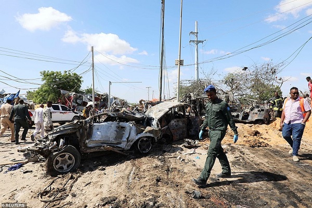 Hai hung hien truong danh bom dam mau o Somalia, hang tram nguoi thuong vong-Hinh-4