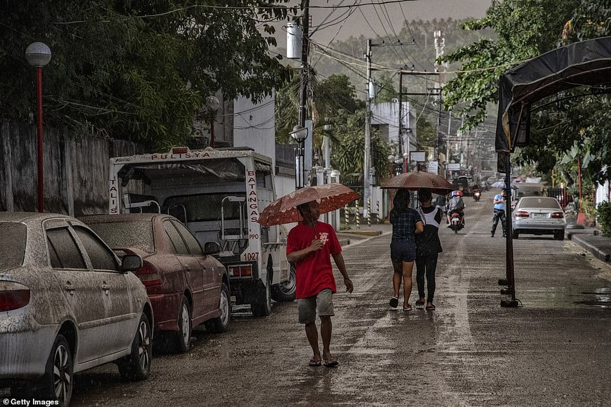 Hai hung canh nui lua “thuc giac” o Philippines, 6.000 nguoi voi so tan-Hinh-12