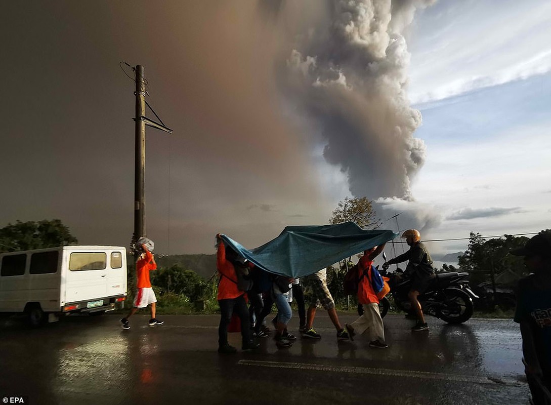 Hai hung canh nui lua “thuc giac” o Philippines, 6.000 nguoi voi so tan-Hinh-3