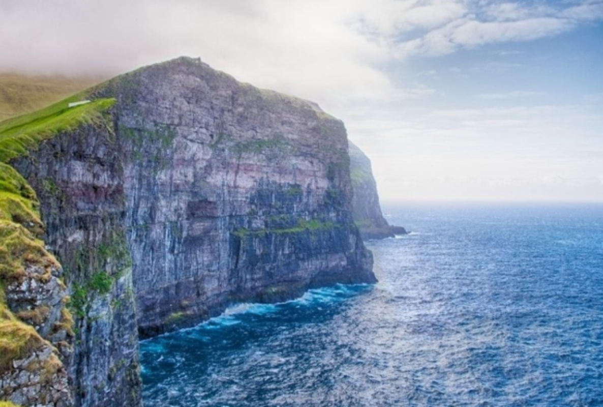 18 interesting. Трётльконуфингур. Фарерские острова в атласе 7 класс. Islands Gjogv Faroe foto 4k.