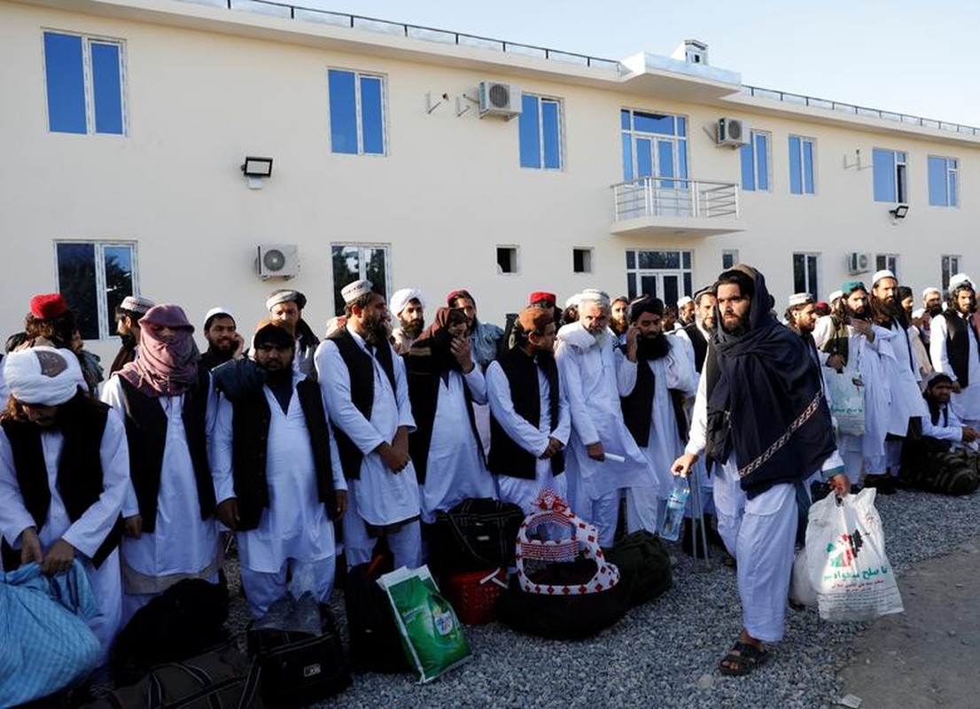 Toan canh Afghanistan phong thich 900 tu nhan Taliban-Hinh-4