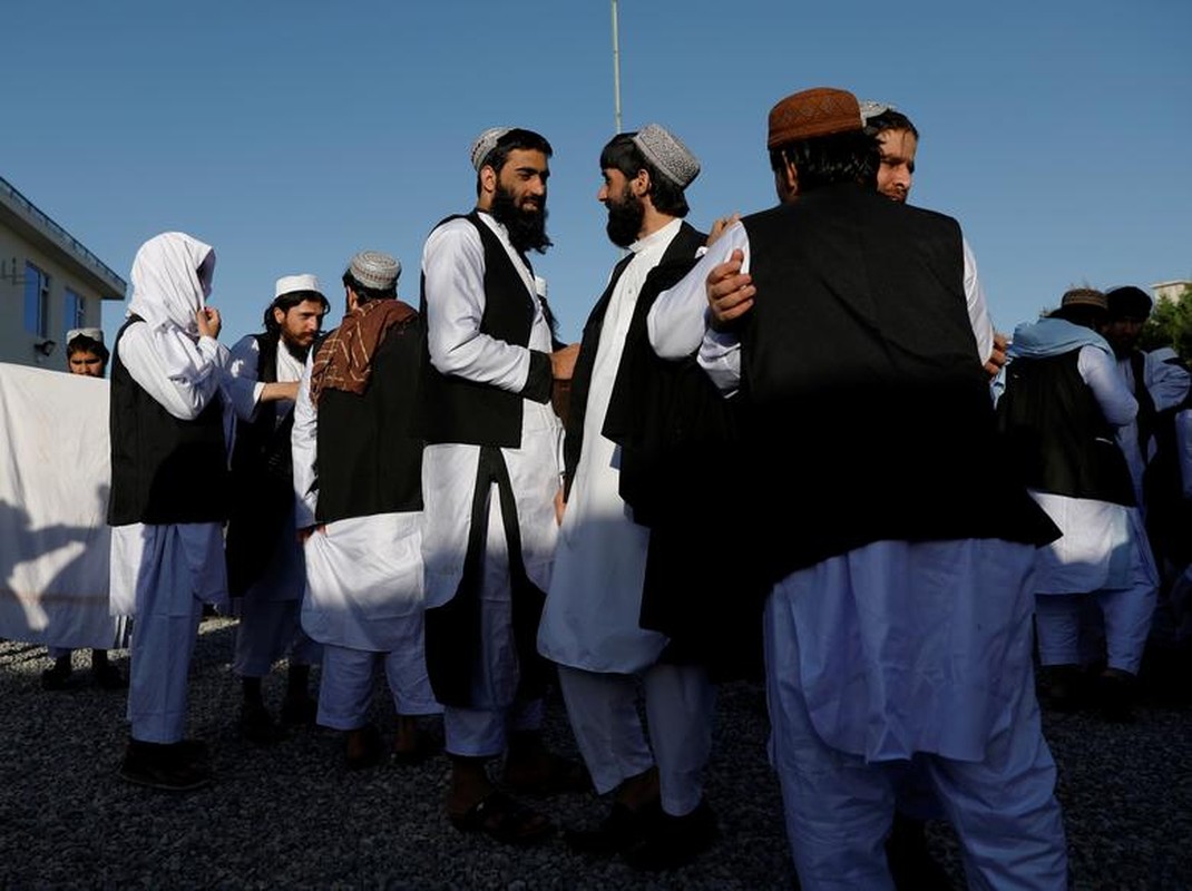 Toan canh Afghanistan phong thich 900 tu nhan Taliban-Hinh-7