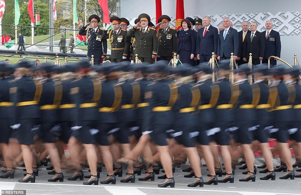 Bat ngo nu quan nhan Belarus xinh dep trong le duyet binh o Minsk-Hinh-5