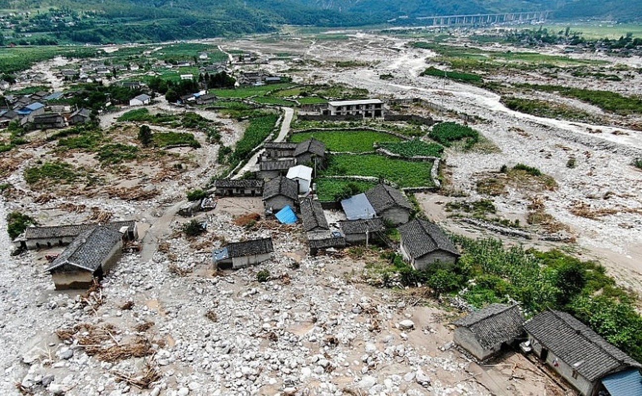 Toan canh Trung-Nhat “cang minh” doi pho mua lu kinh hoang-Hinh-6