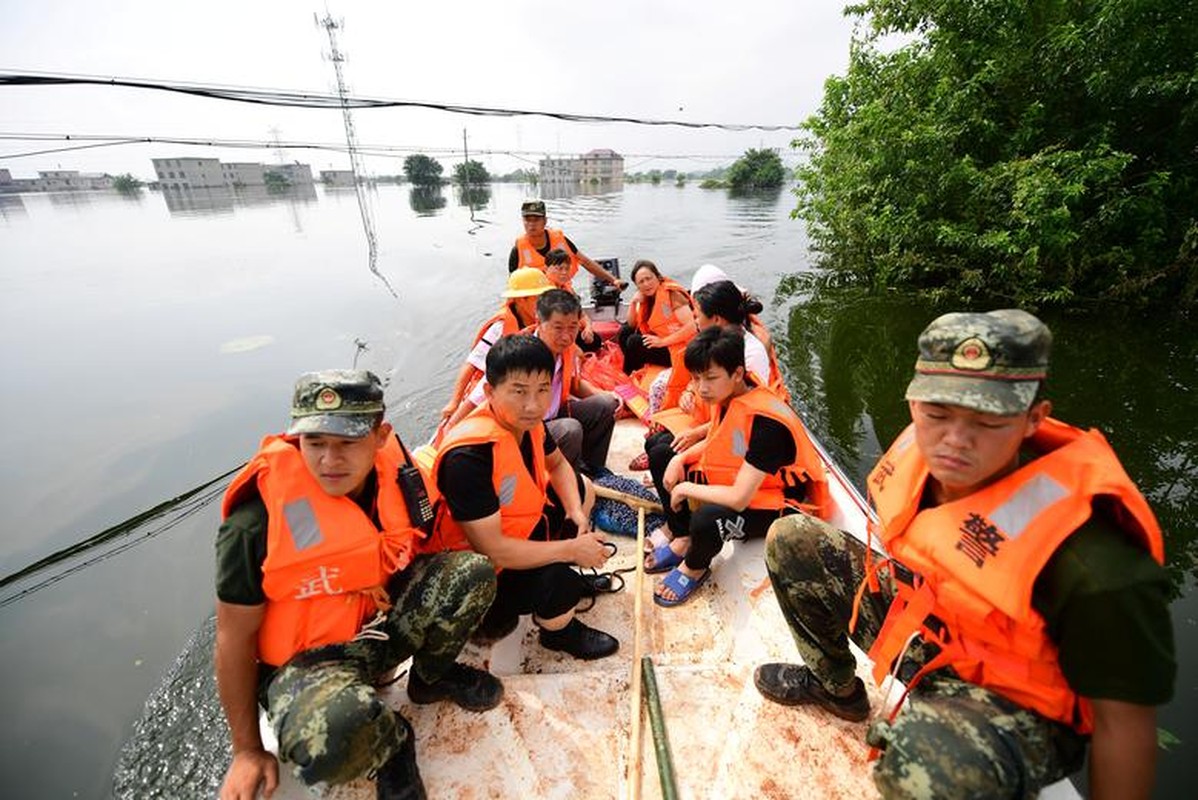 Anh moi nhat mua lu o Trung Quoc: Lang mac chim trong bien nuoc-Hinh-3