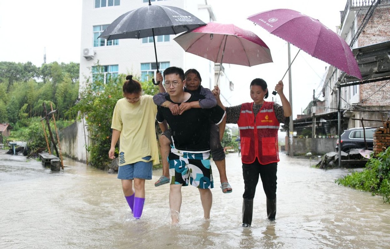 Anh: Sieu bao Hagupit do bo Trung Quoc giua luc lu lut o dinh-Hinh-6