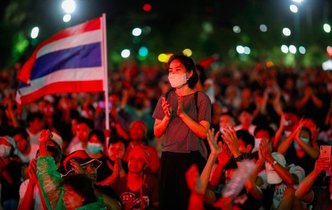 Anh: Thai Lan ban bo tinh trang khan cap vi bieu tinh leo thang-Hinh-9
