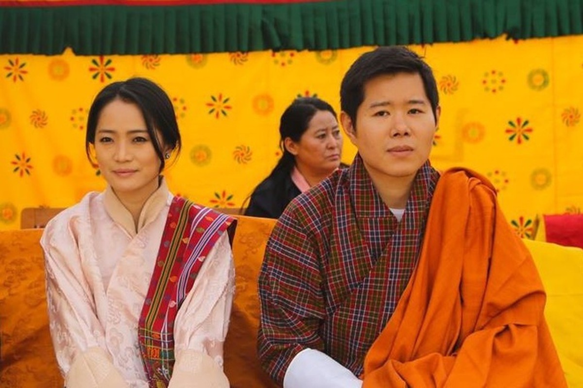 3 anh em Quoc vuong Bhutan lay 3 chi em cung mot nha-Hinh-4