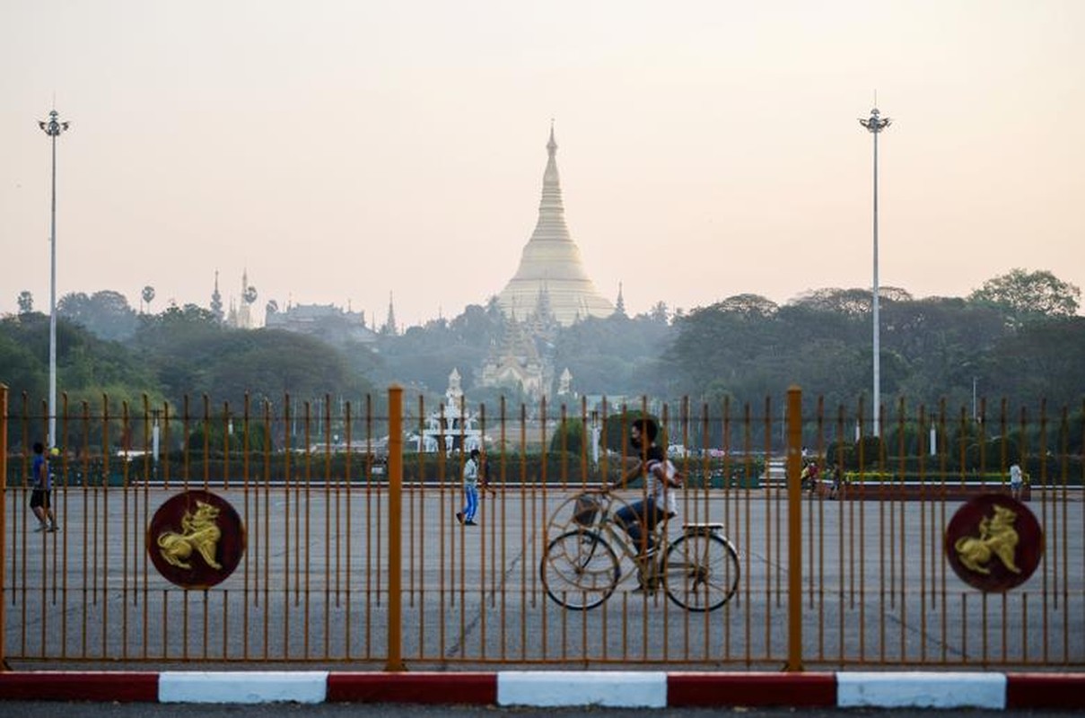 Ben trong dat nuoc Myanmar sau vu bat giu ba Aung San Suu Kyi-Hinh-10