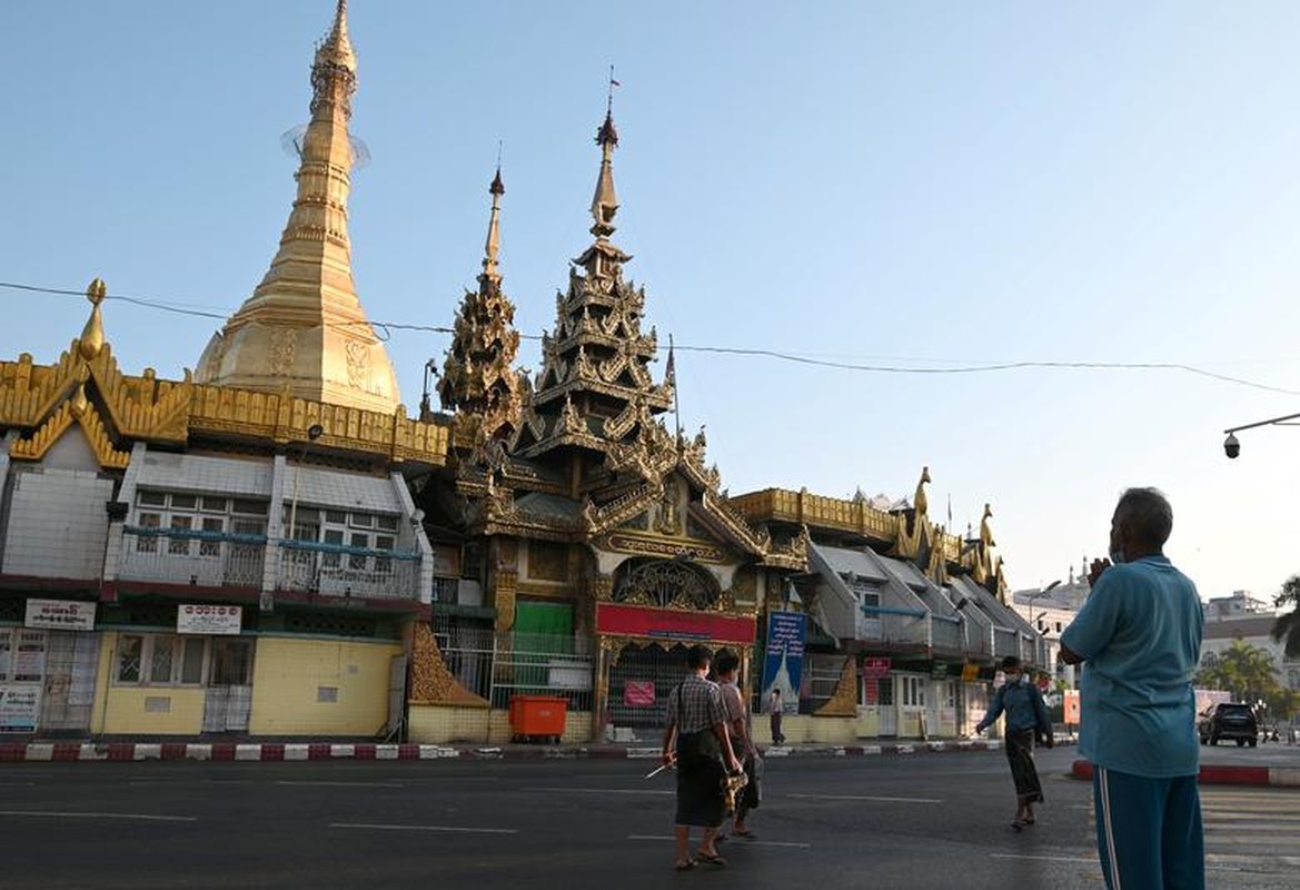 Ben trong dat nuoc Myanmar sau vu bat giu ba Aung San Suu Kyi-Hinh-5